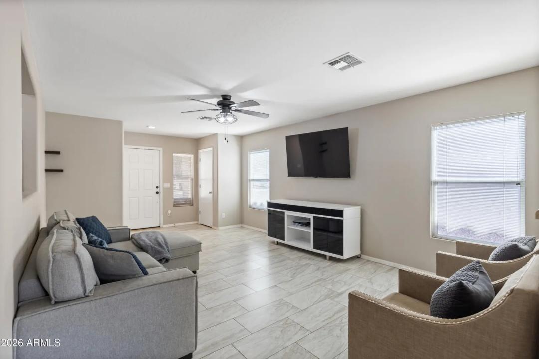 Real Estate Picture 6