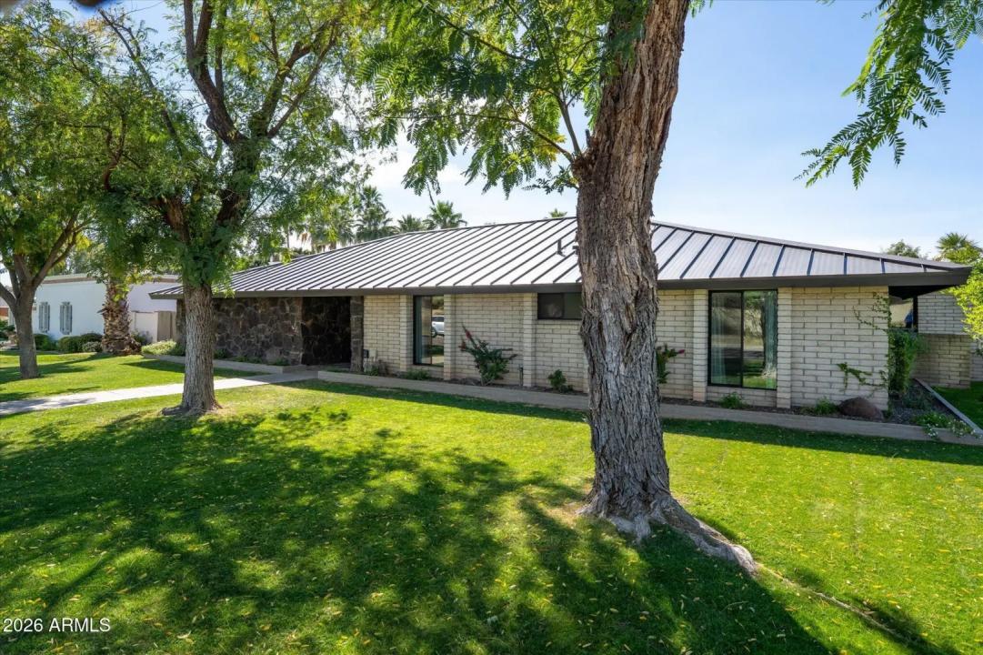 Real Estate Picture 4