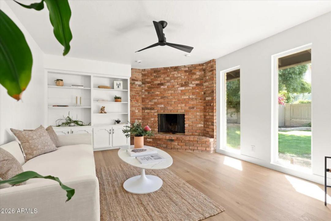 Real Estate Picture 12