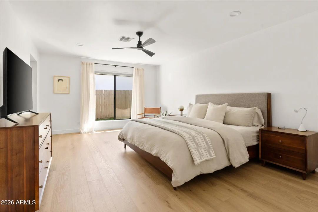 Real Estate Picture 14