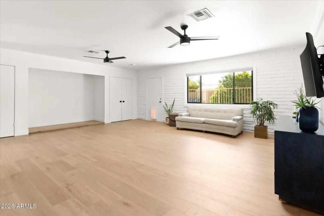 Real Estate Picture 33