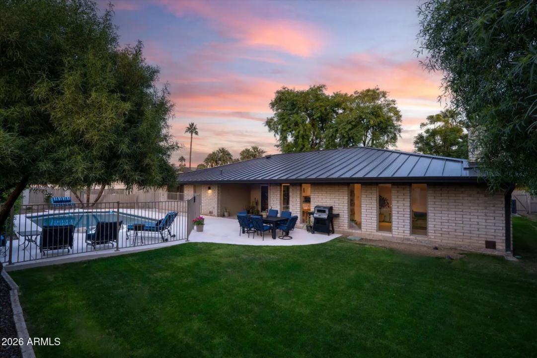 Real Estate Picture 3