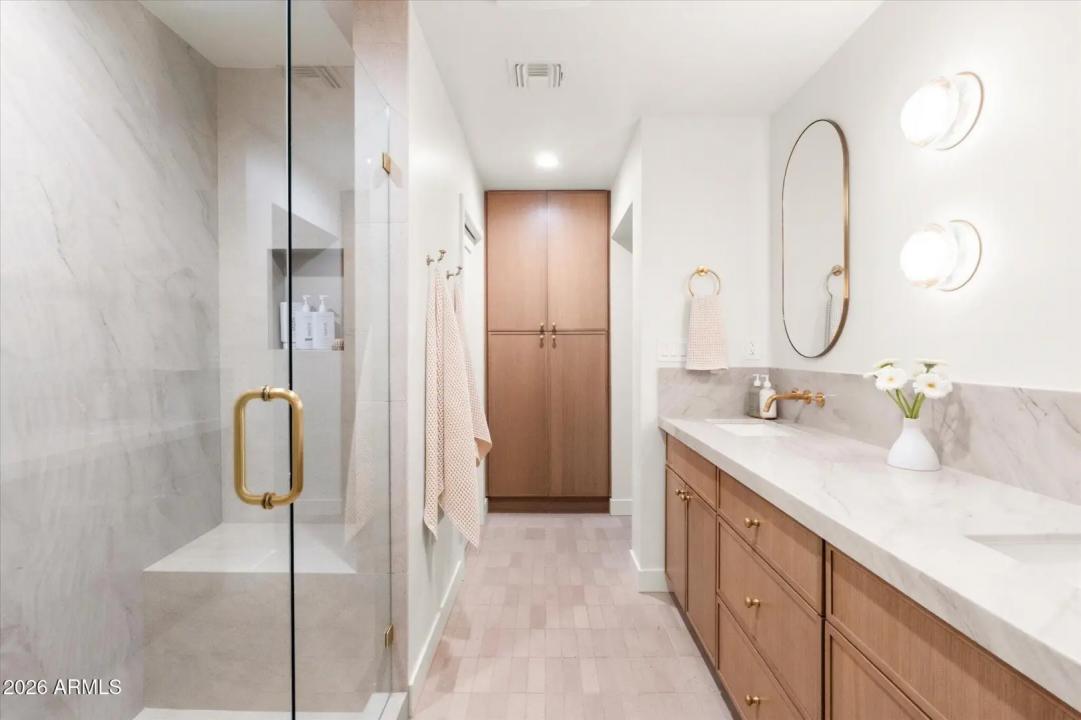 Real Estate Picture 11