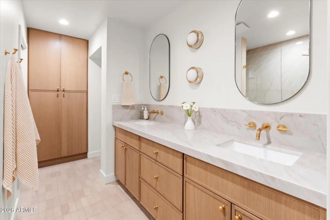 Real Estate Picture 12