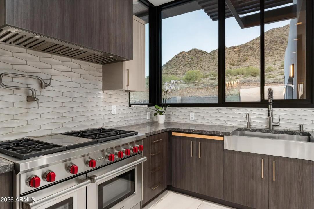 Real Estate Picture 10