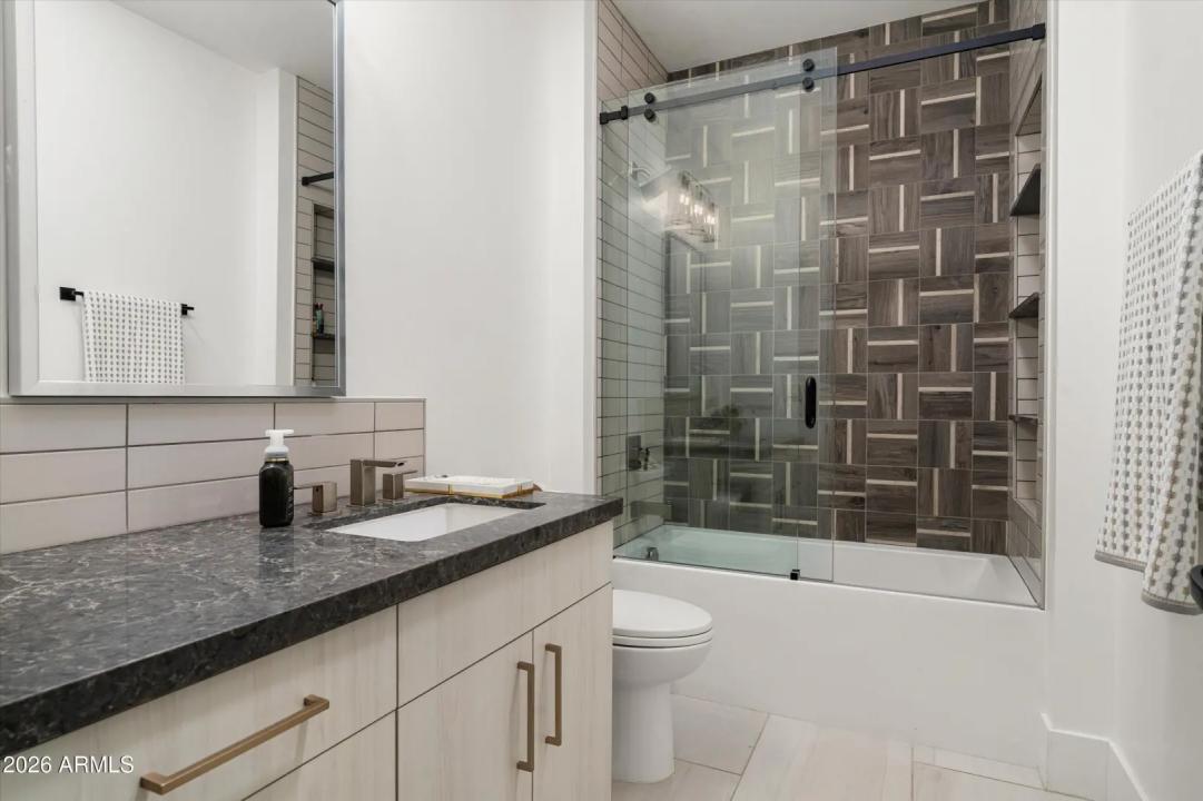 Real Estate Picture 30