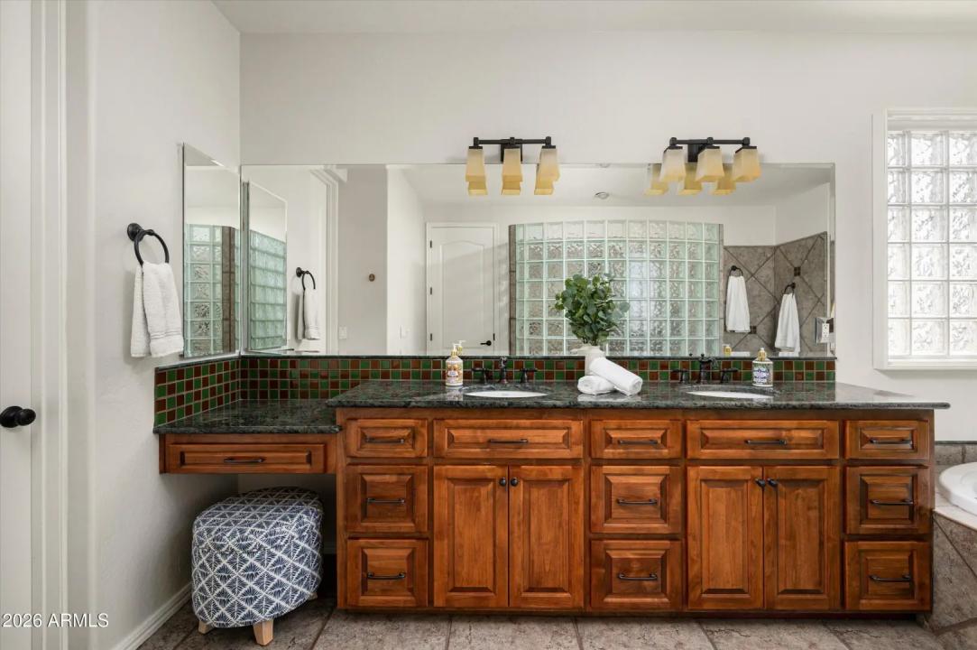 Real Estate Picture 27