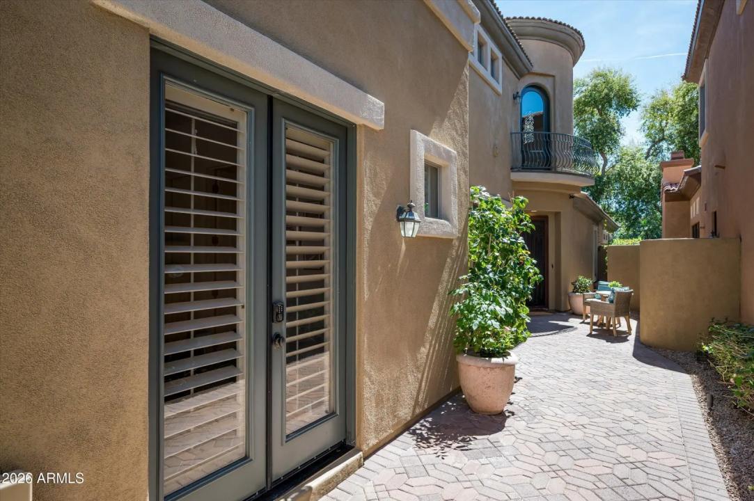 Real Estate Picture 16