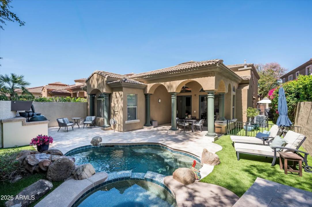 Real Estate Picture 3