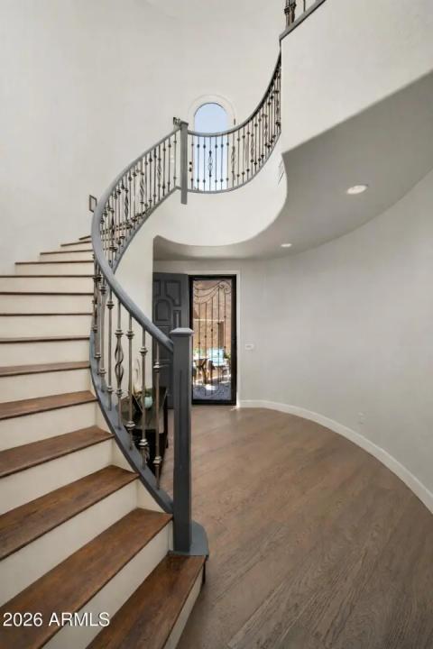 Real Estate Picture 24