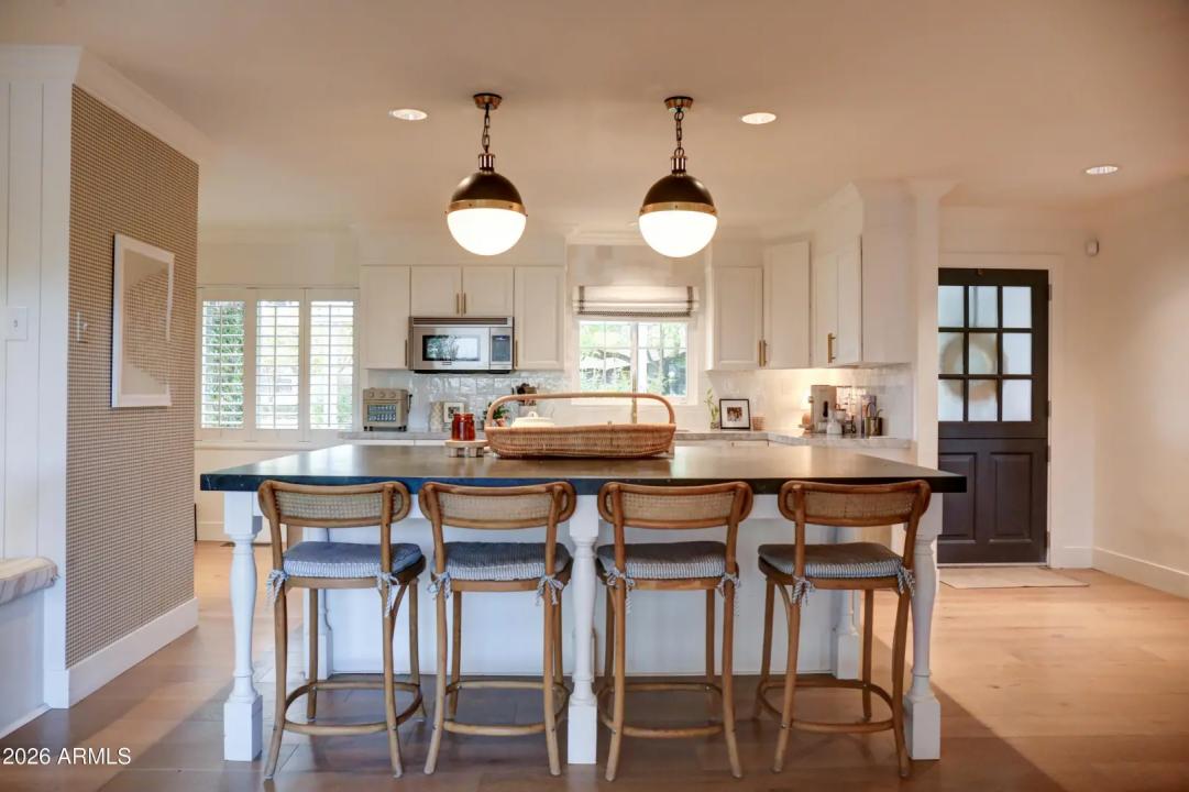 Real Estate Picture 4