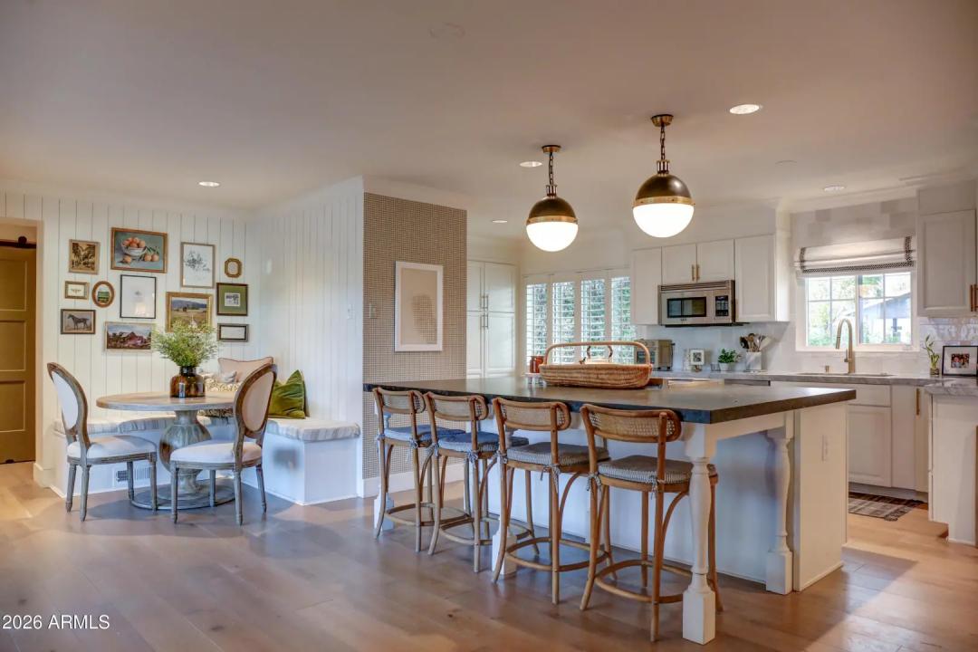 Real Estate Picture 3