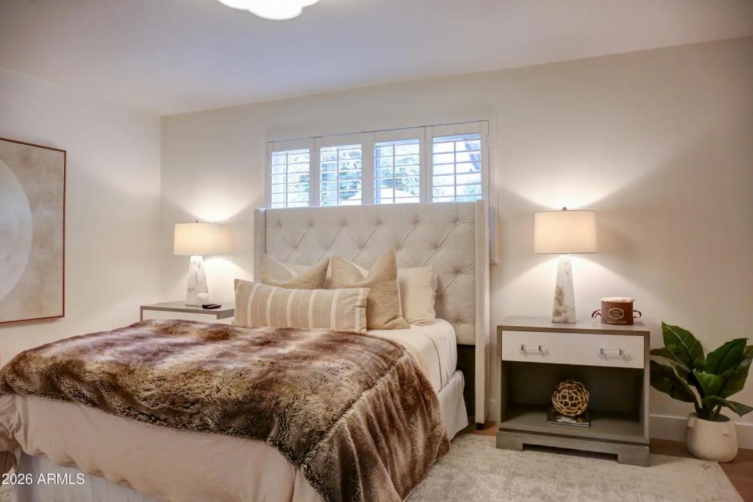 Real Estate Picture 12