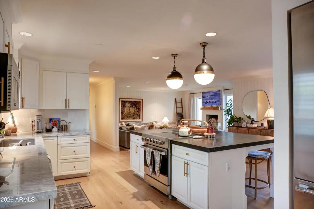 Real Estate Picture 5