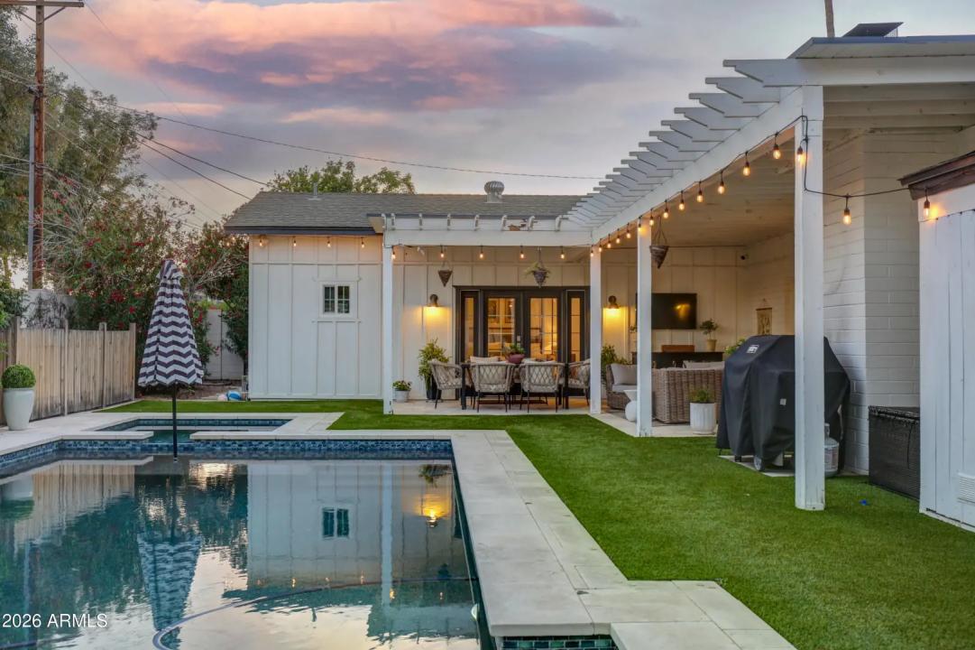 Real Estate Picture 23