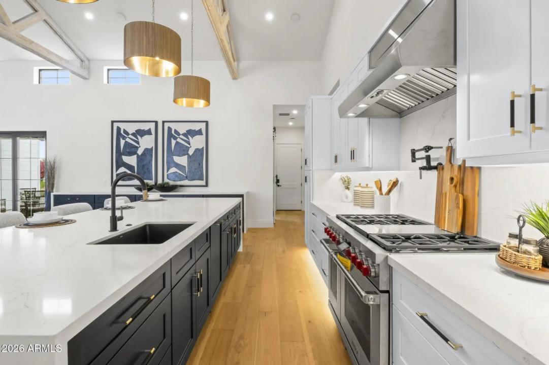 Real Estate Picture 11