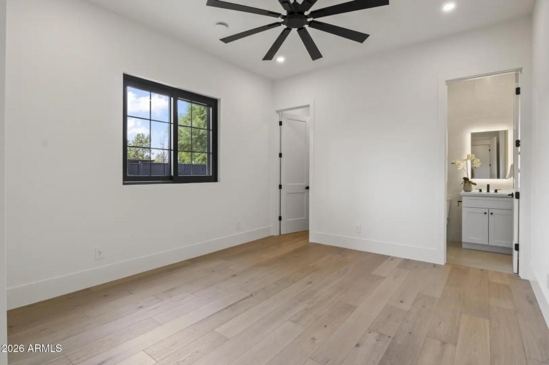 Real Estate Picture 24