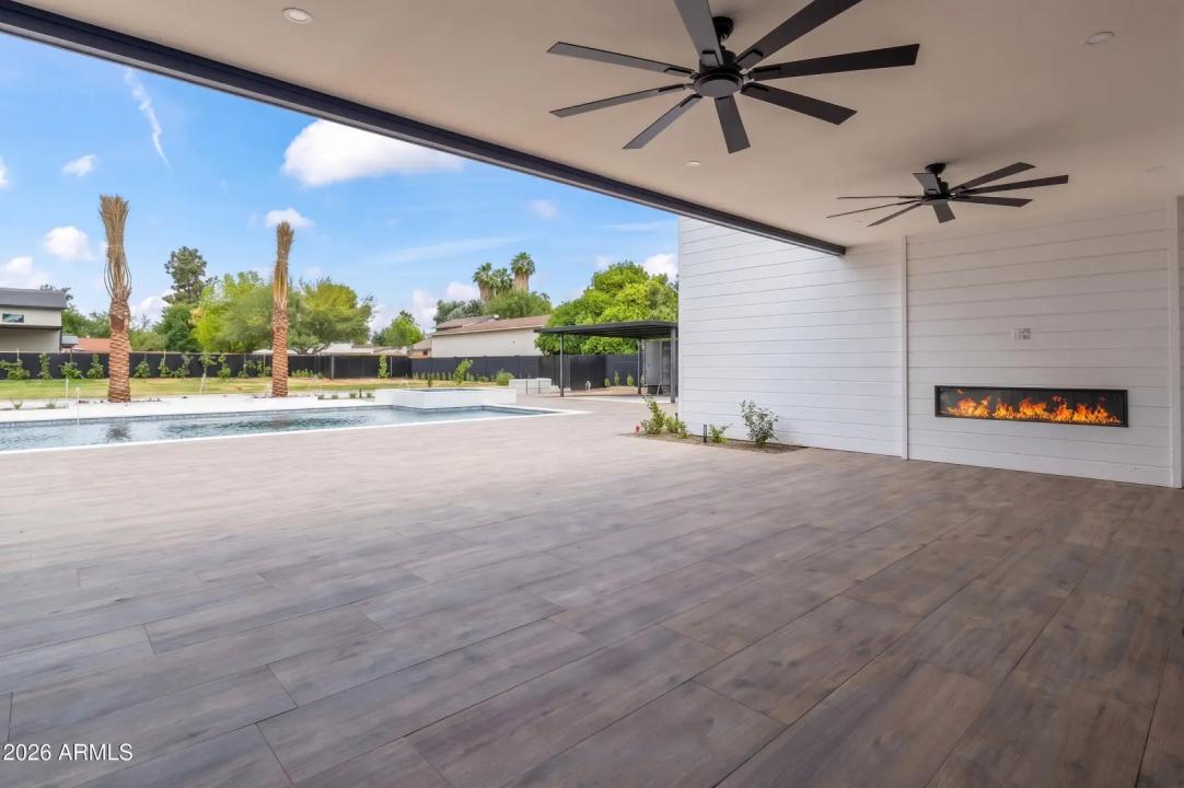 Real Estate Picture 25