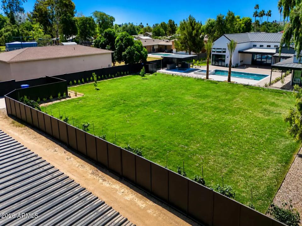 Real Estate Picture 30
