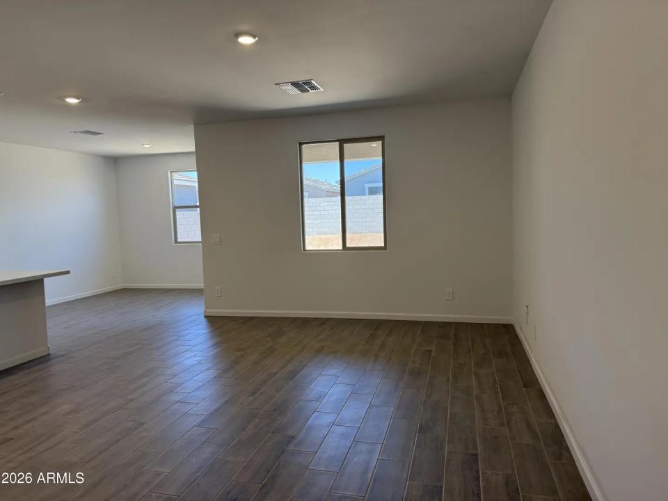 Real Estate Picture 3