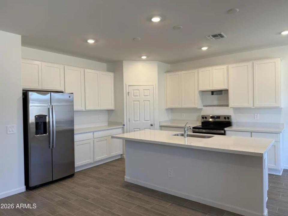 Real Estate Picture 5