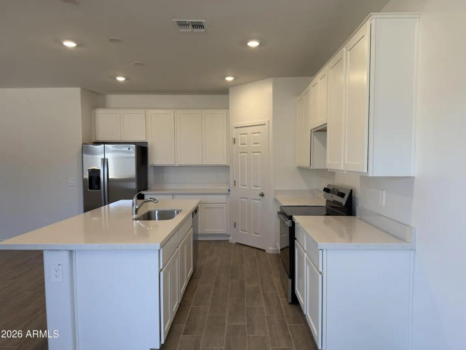 Real Estate Picture 6