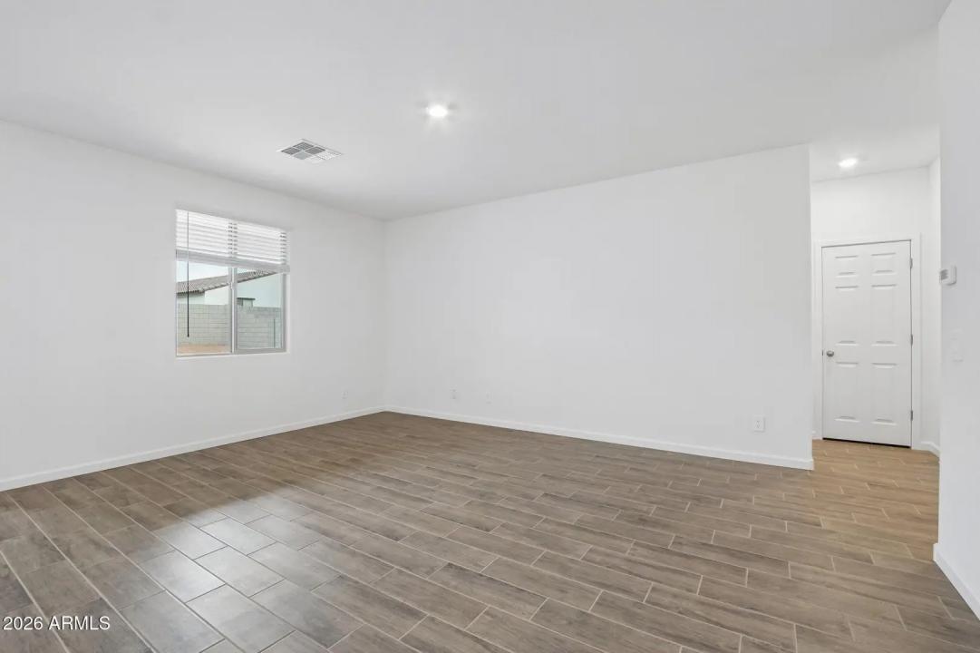 Real Estate Picture 7