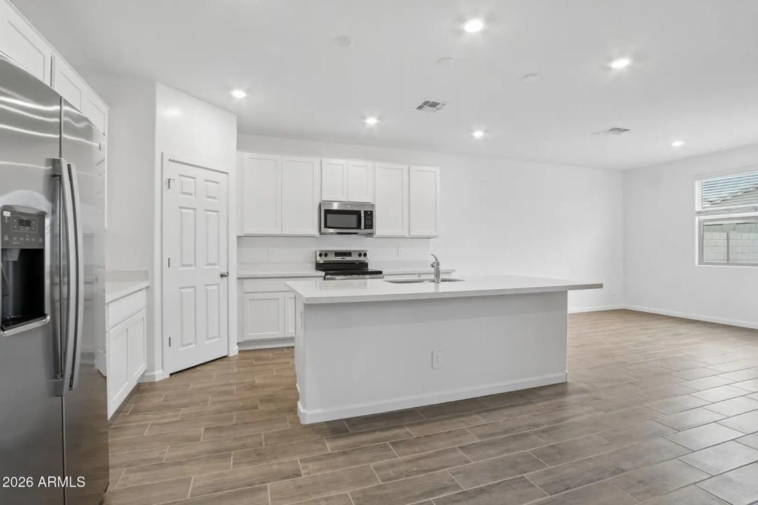 Real Estate Picture 9