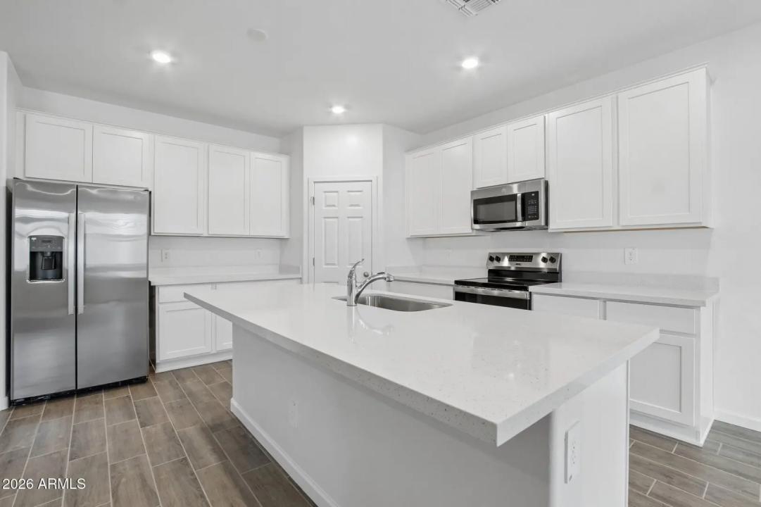 Real Estate Picture 10