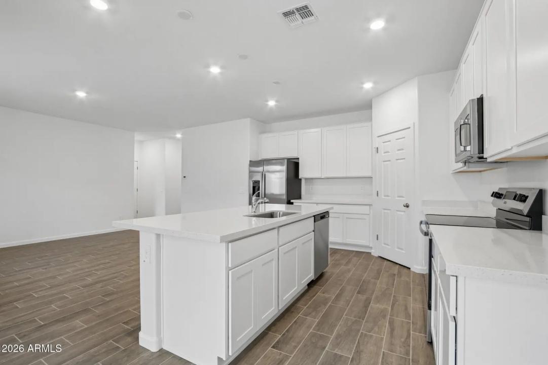 Real Estate Picture 11