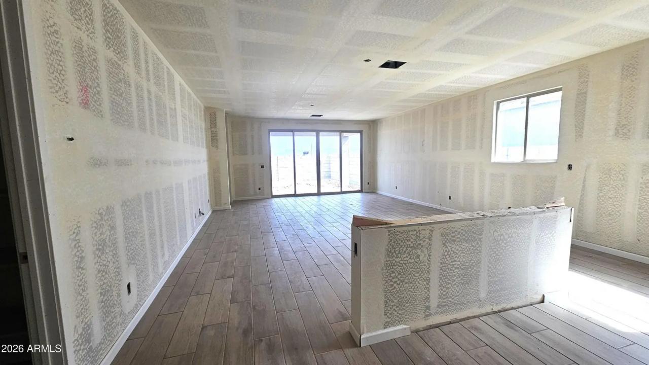 Real Estate Picture 3