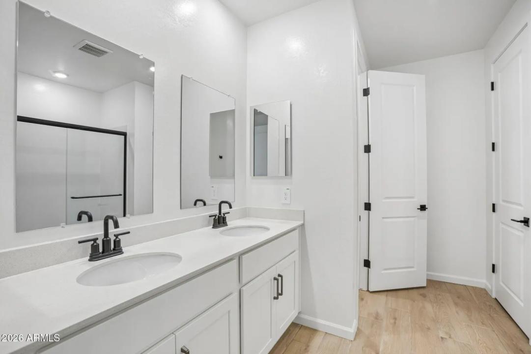 Real Estate Picture 24