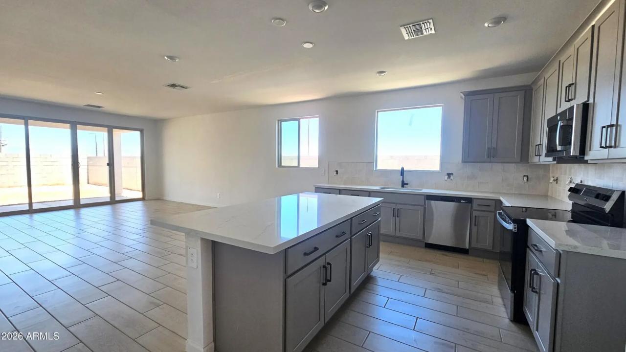 Real Estate Picture 3