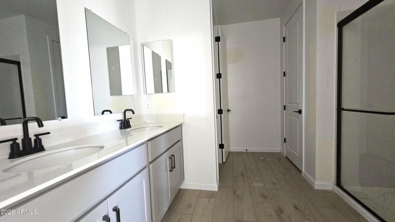 Real Estate Picture 5