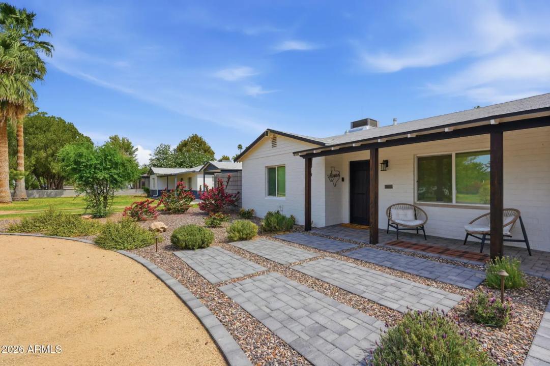 Real Estate Picture 3