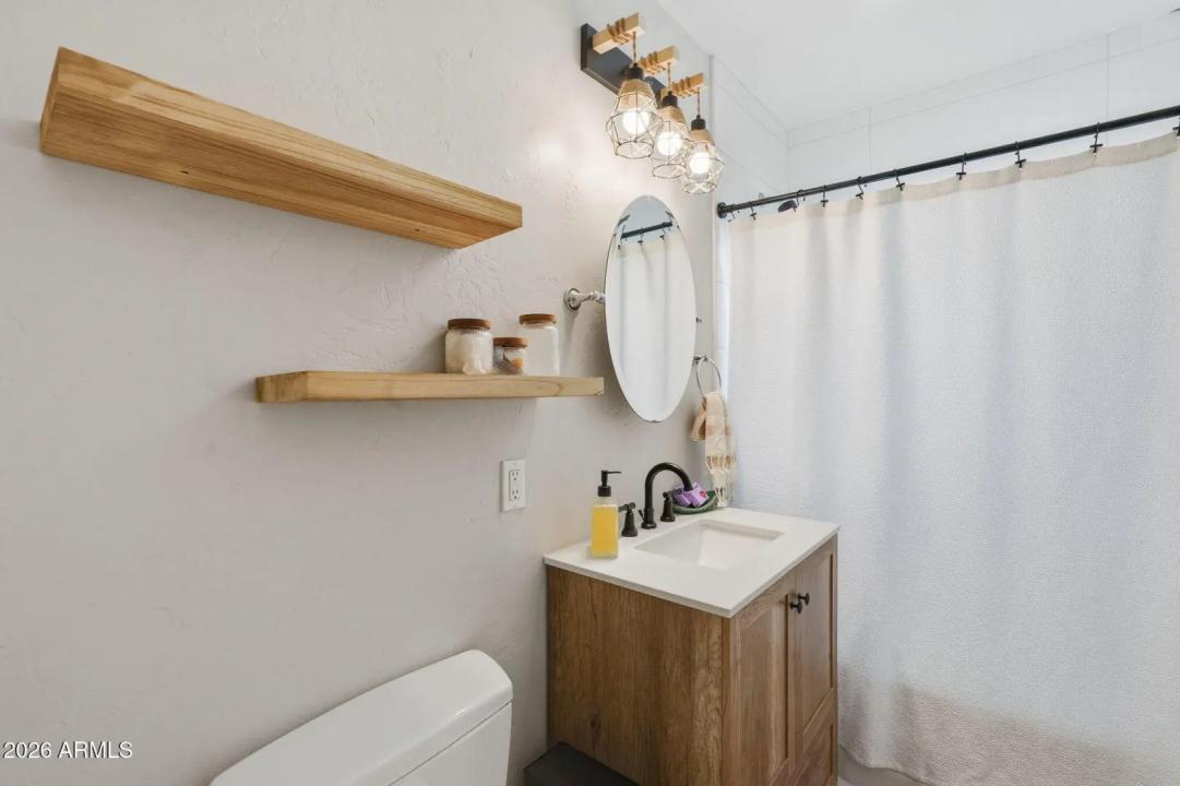 Real Estate Picture 18