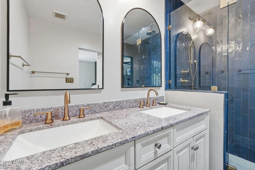 Real Estate Picture 15