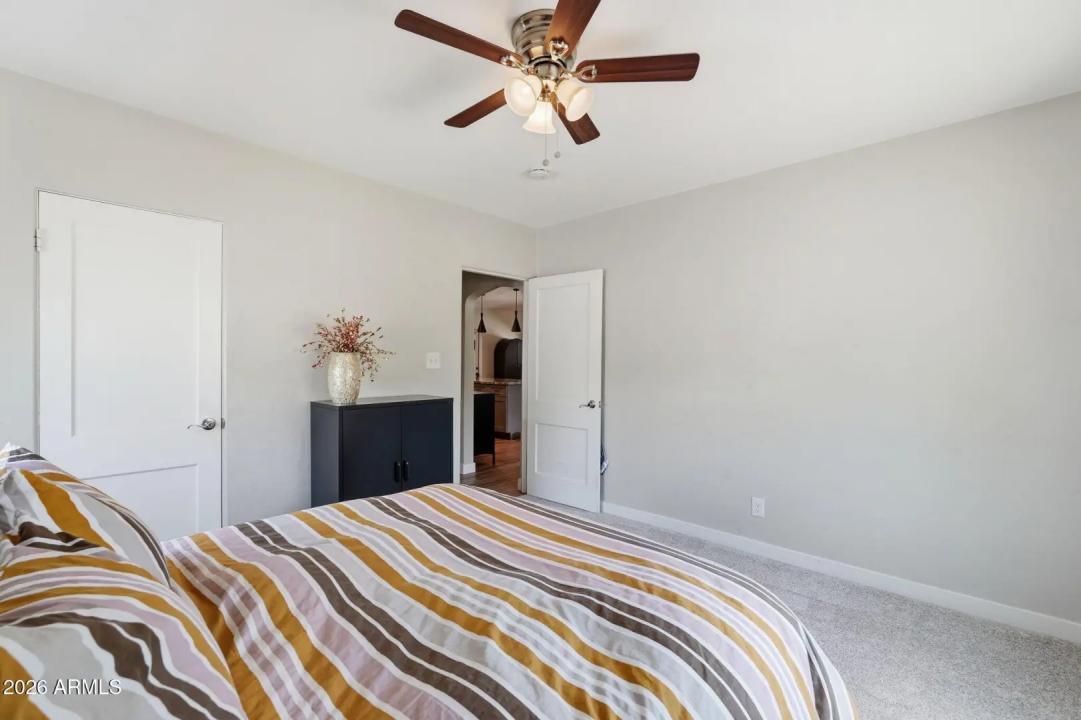 Real Estate Picture 17