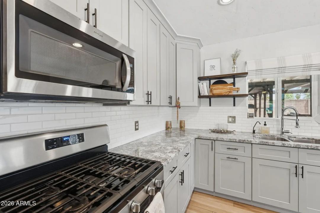 Real Estate Picture 6