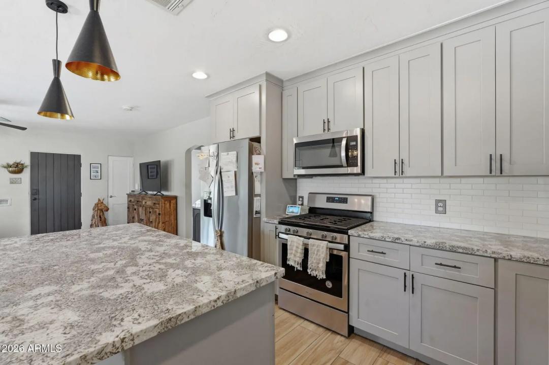 Real Estate Picture 7