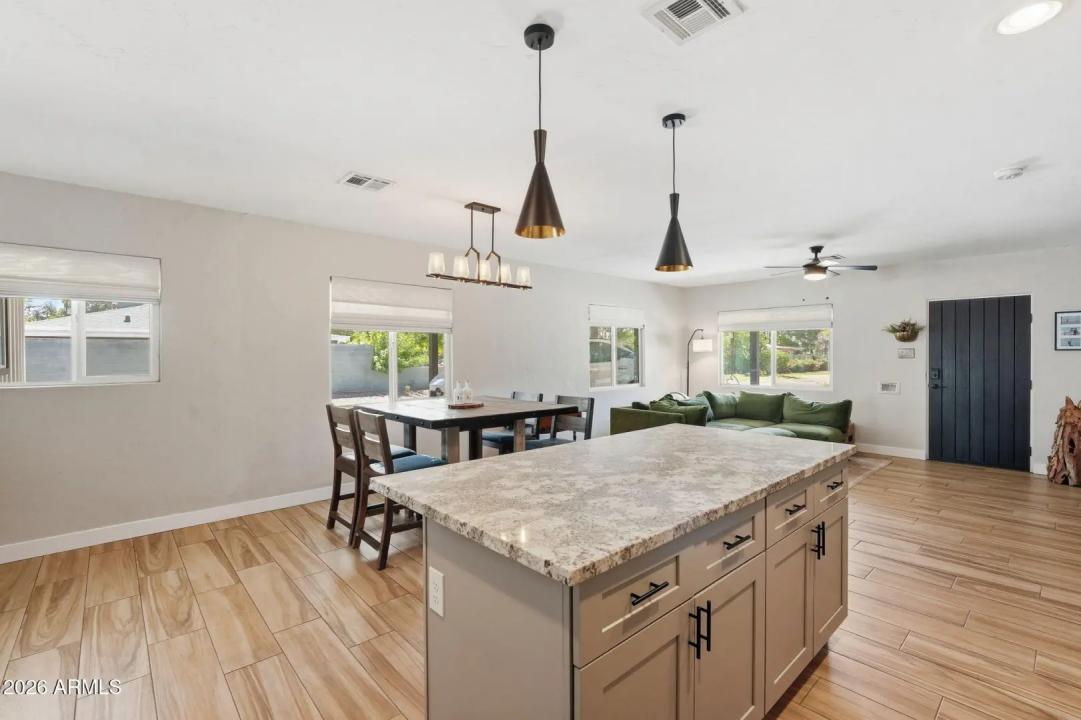 Real Estate Picture 8