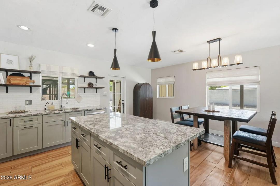 Real Estate Picture 9