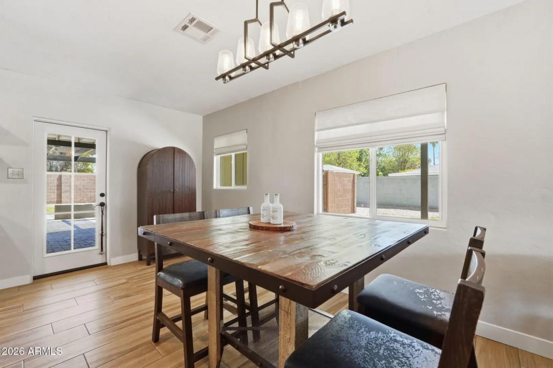 Real Estate Picture 10