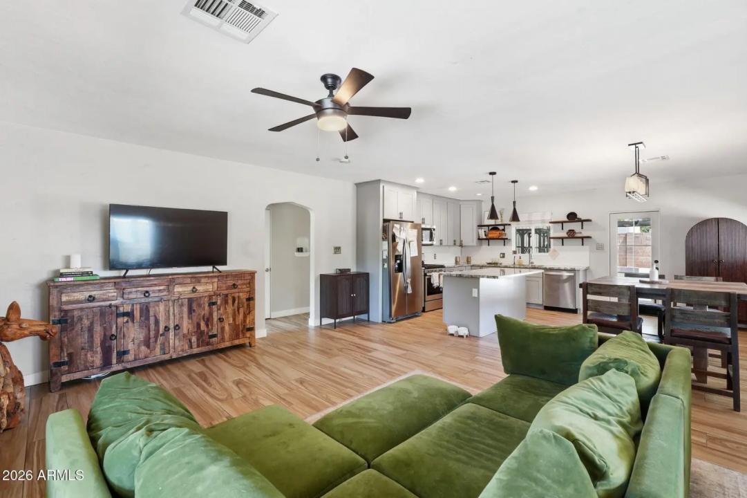 Real Estate Picture 11