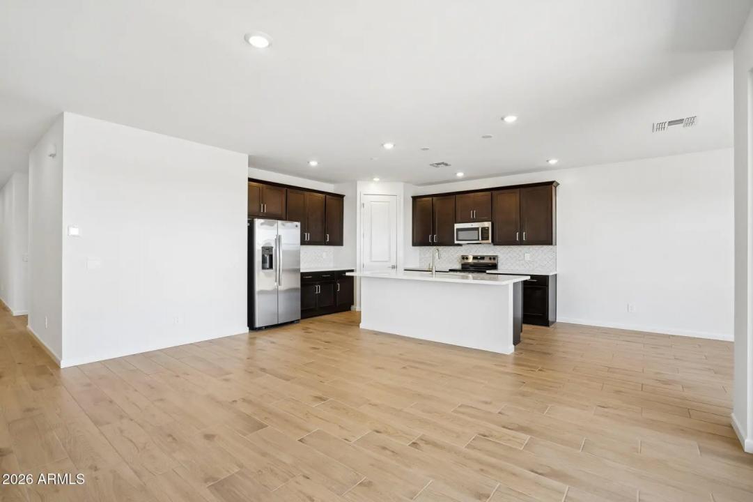 Real Estate Picture 8