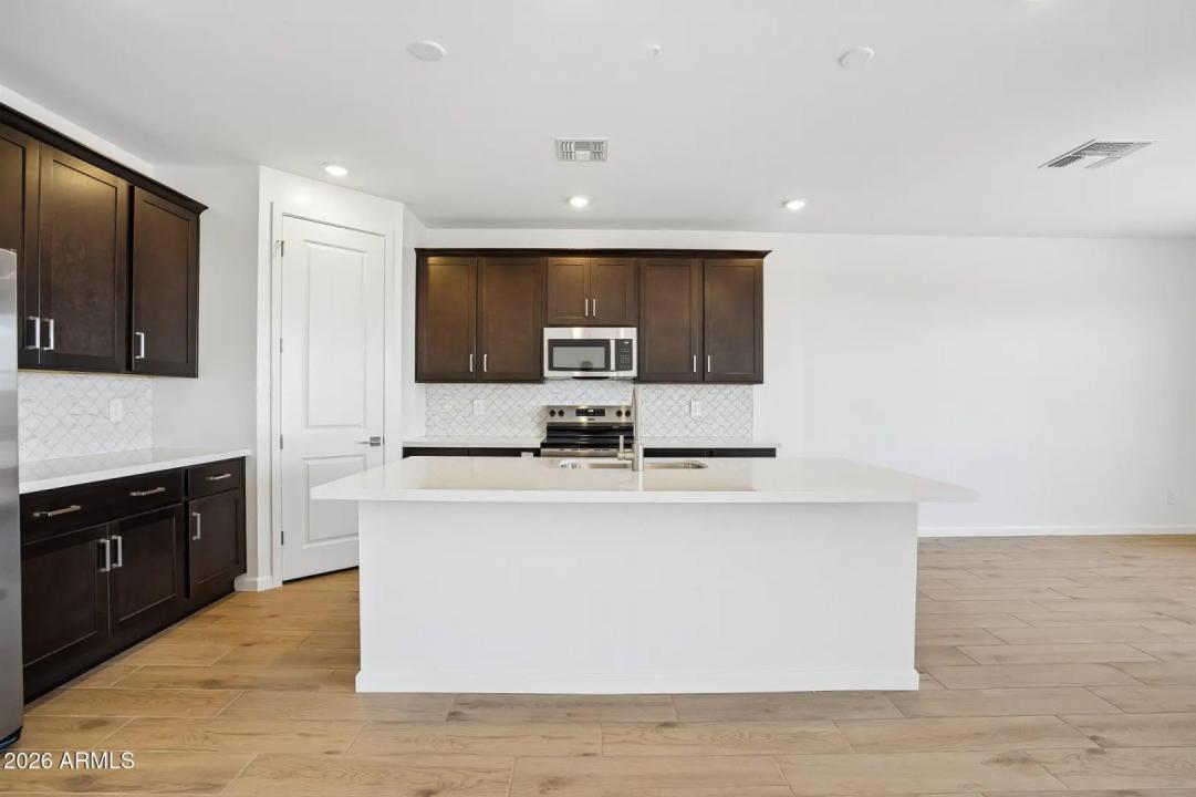 Real Estate Picture 6