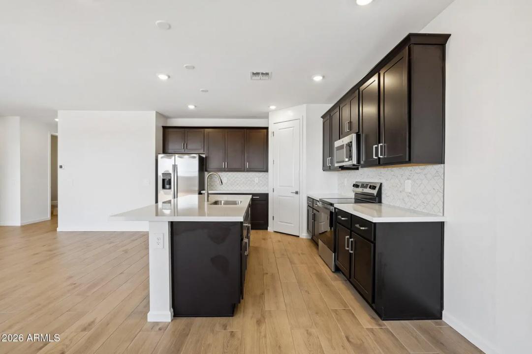 Real Estate Picture 9
