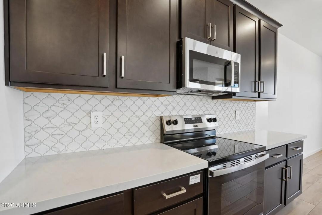 Real Estate Picture 11