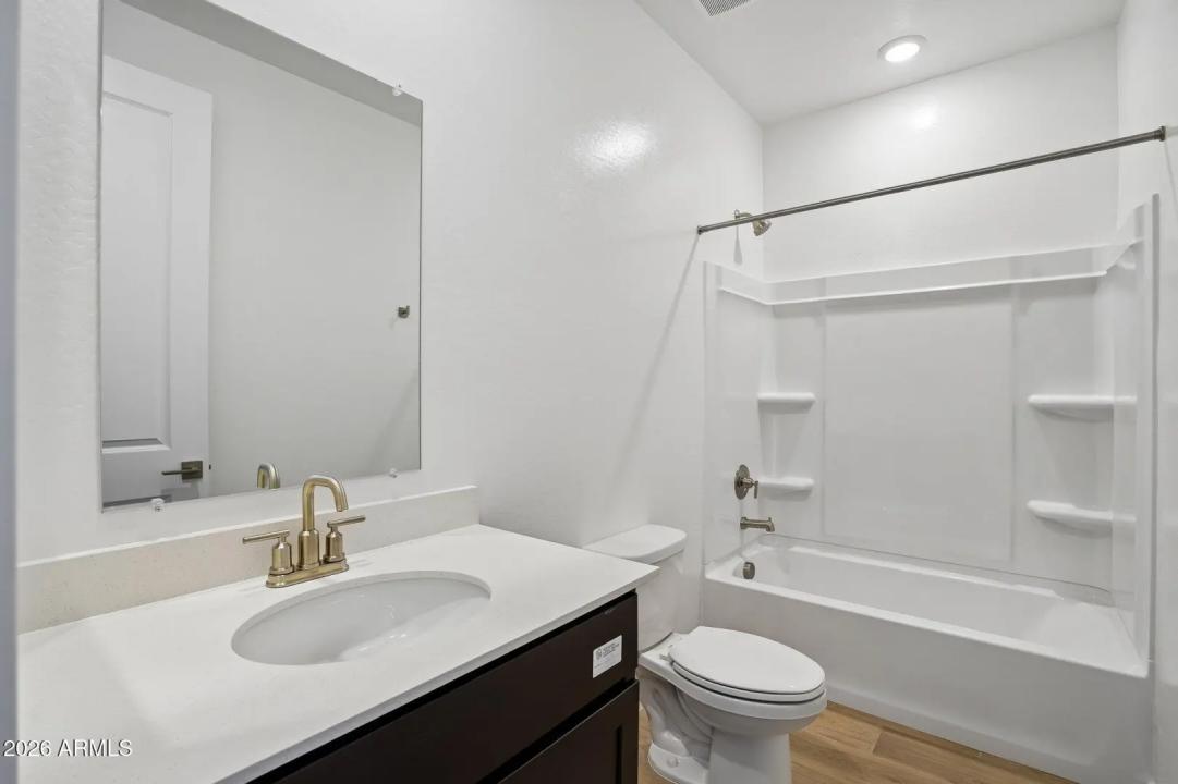 Real Estate Picture 14