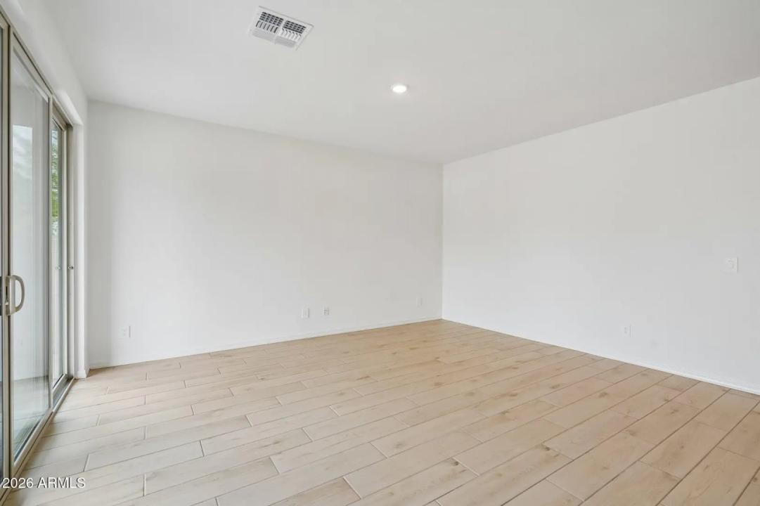 Real Estate Picture 12
